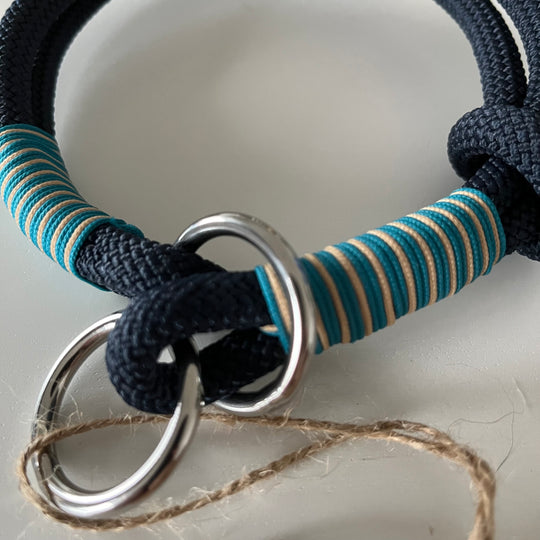 Retrieverhalsband mit Zugstop, tiefseeblau, aqua und sand, Größe S, verstellbar, Einzelstück