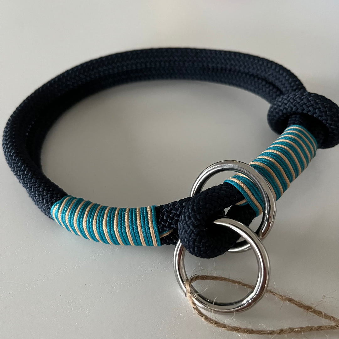 Retrieverhalsband mit Zugstop, tiefseeblau, aqua und sand, Größe S, verstellbar, Einzelstück