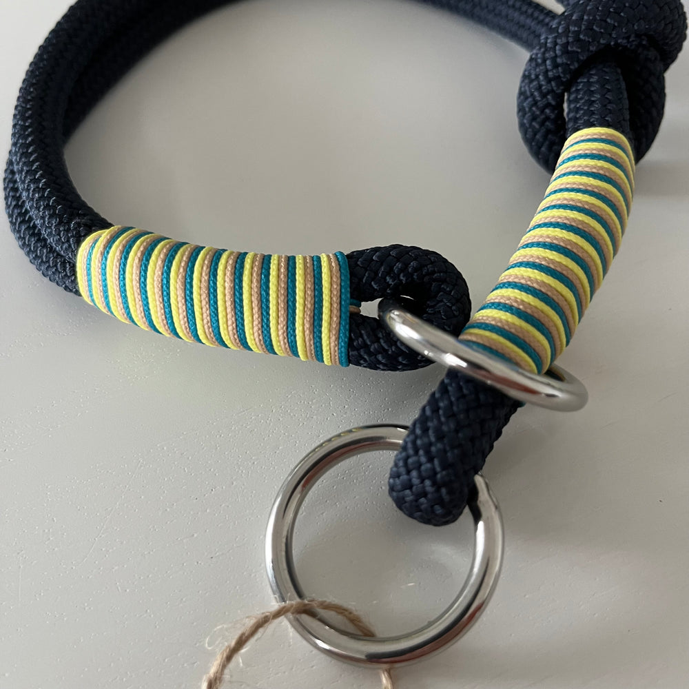 Retrieverhalsband mit Zugstop, tiefseeblau, aqua, gelb und sand, Größe S, verstellbar, Einzelstück